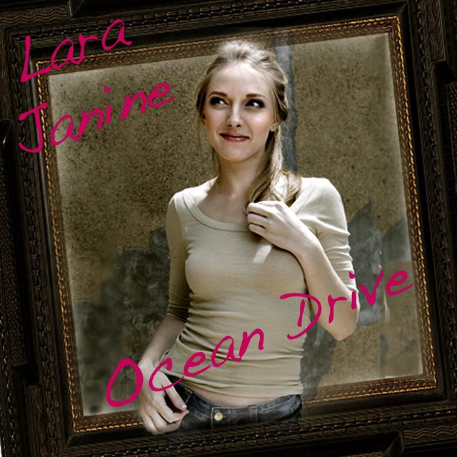 Lara Janine Photo