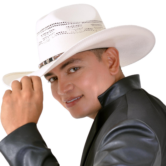 Debajo Del Sombrero Jhon Onofre Letra