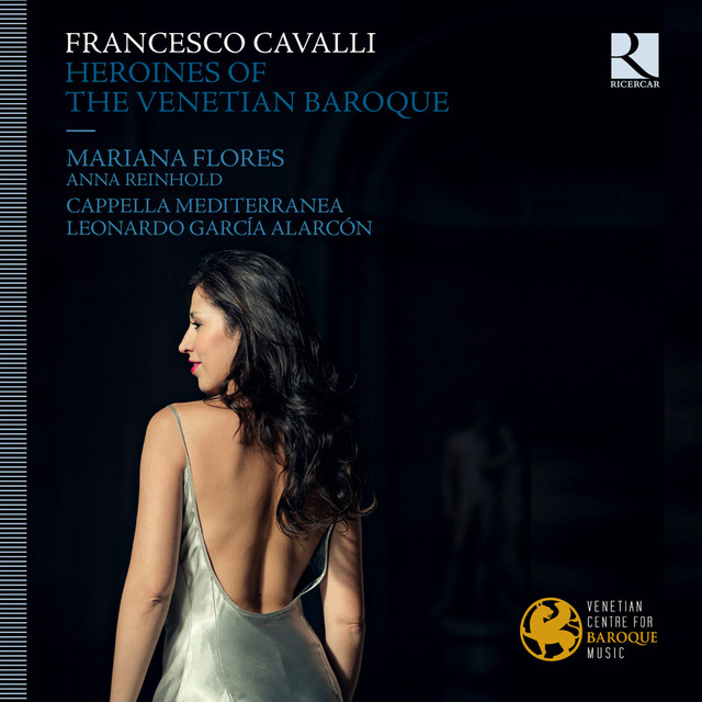 Mariana Flores Photo