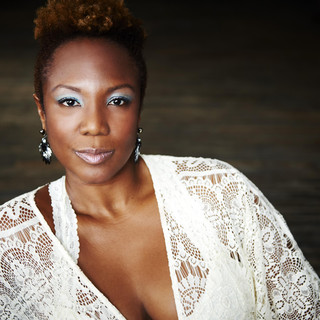 Dione Taylor Photo