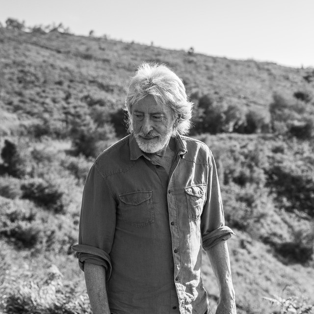 Benito Lertxundi photo