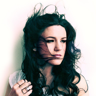 Carrie Manolakos Photo