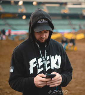 Feeki Photo