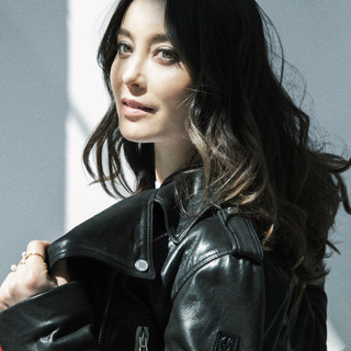 Emi Meyer Photo