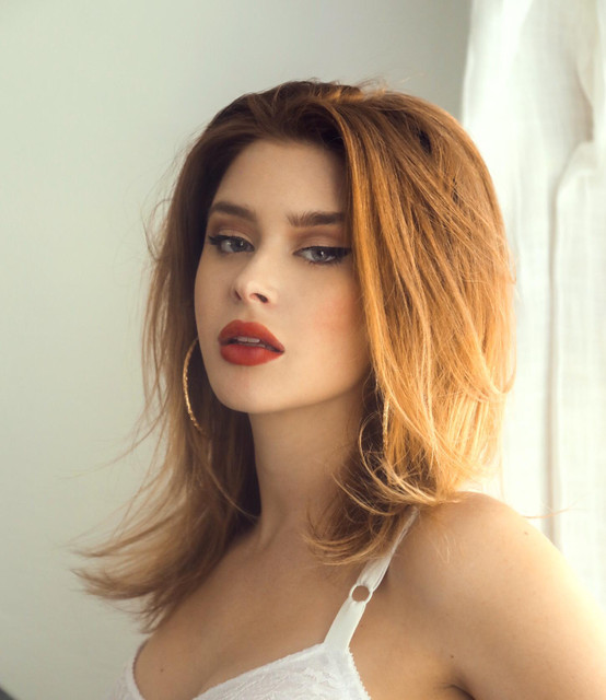 Renee Olstead photo