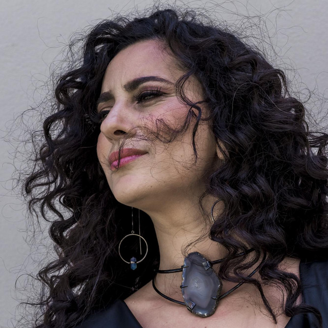 Aline Calixto photo