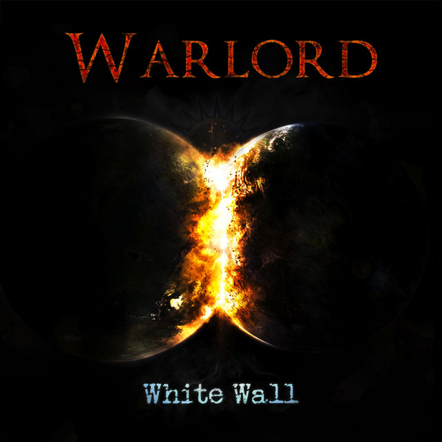 WHITE WALL Photo