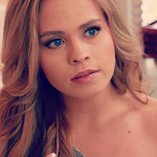 Holly Tucker Photo