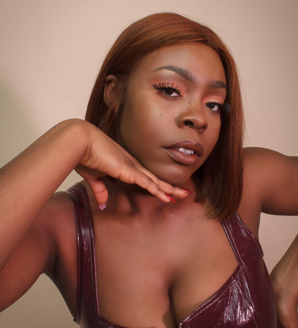 Shaé Universe photo