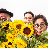 La Santa Cecilia Photo