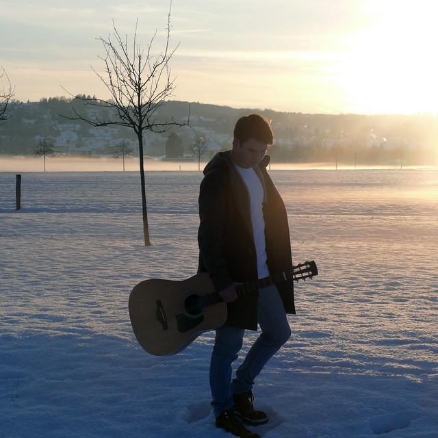 Oliver V Photo