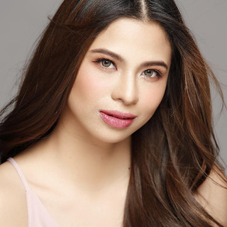 Janine Teñoso Photo