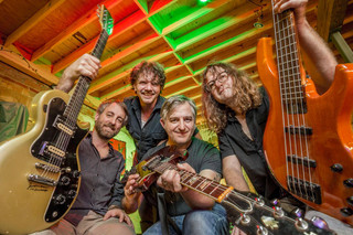 Gravelroad Photo