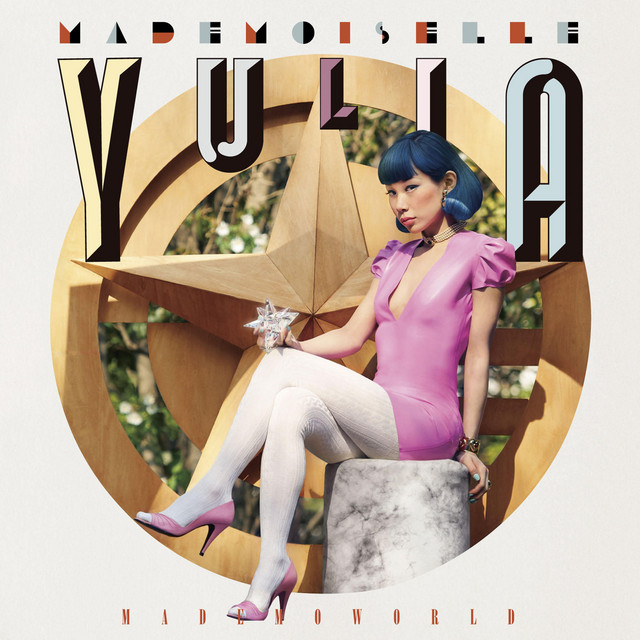 Mademoiselle Yulia Photo