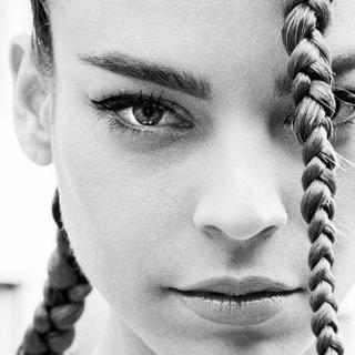 Eva Shaw Photo