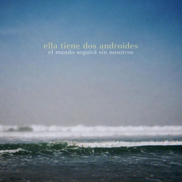 Ella tiene dos androides photo
