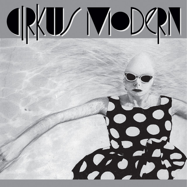 Cirkus Modern Photo