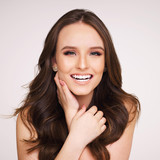 Larissa Manoela profile