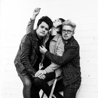 TOUTS Photo
