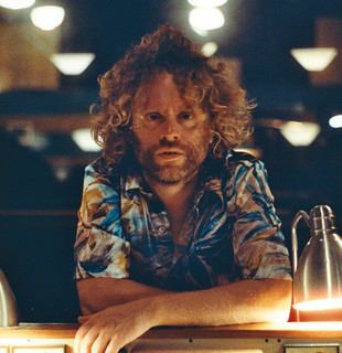 Benny Sings Photo