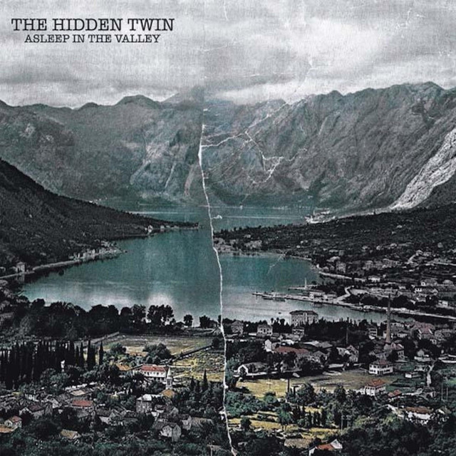 twin hidden Photo