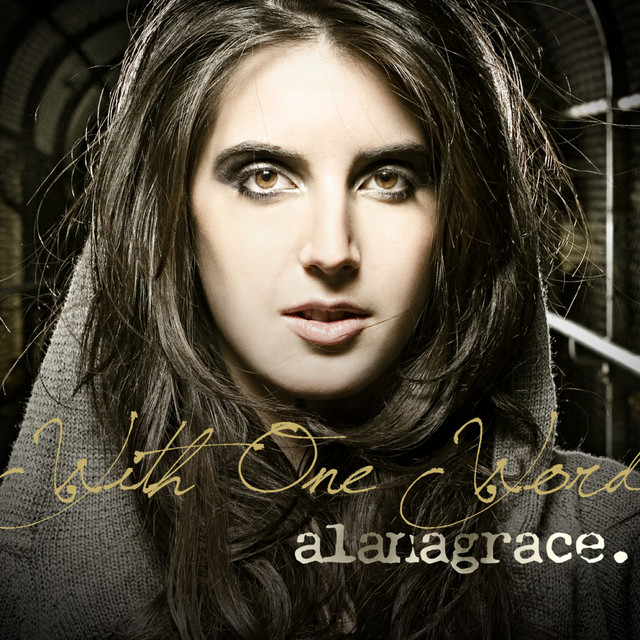 Alana Grace Photo