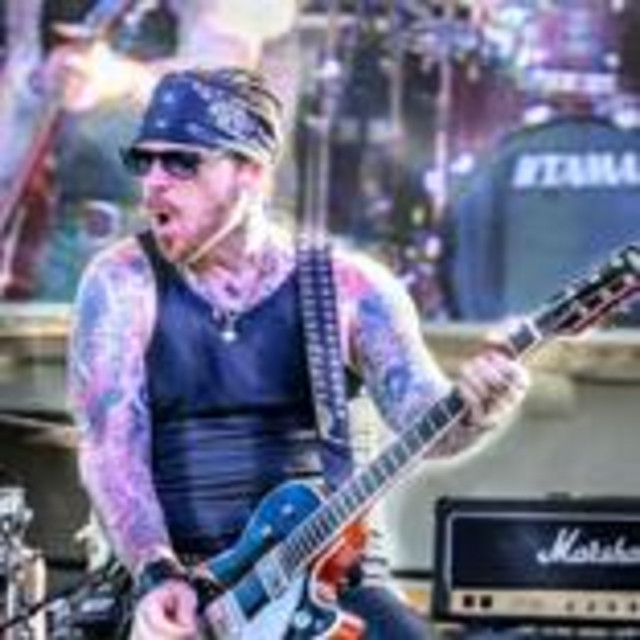 Ricky Warwick photo