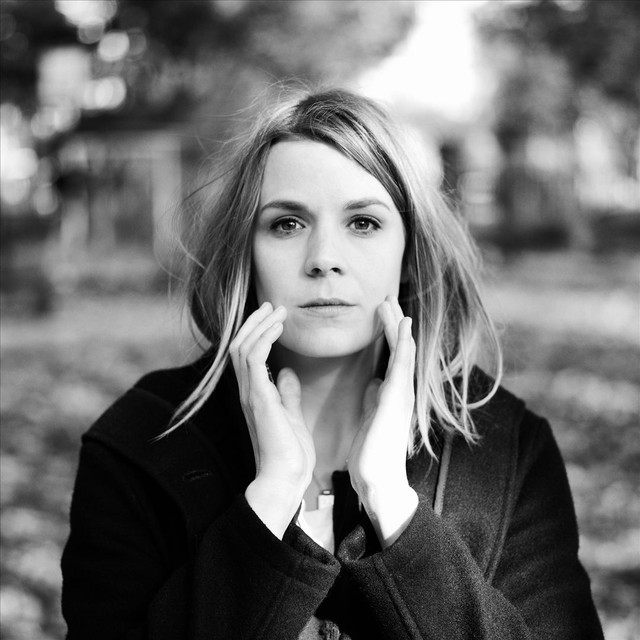 Alev Lenz photo