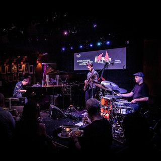 Bill Laurance Trio Photo
