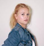 Hailey Whitters Photo
