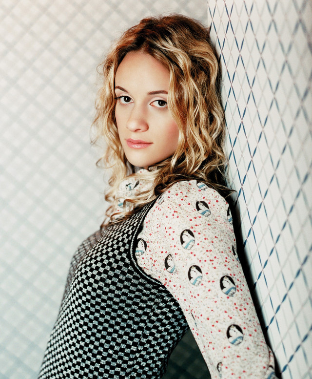 Annie Stela Photo