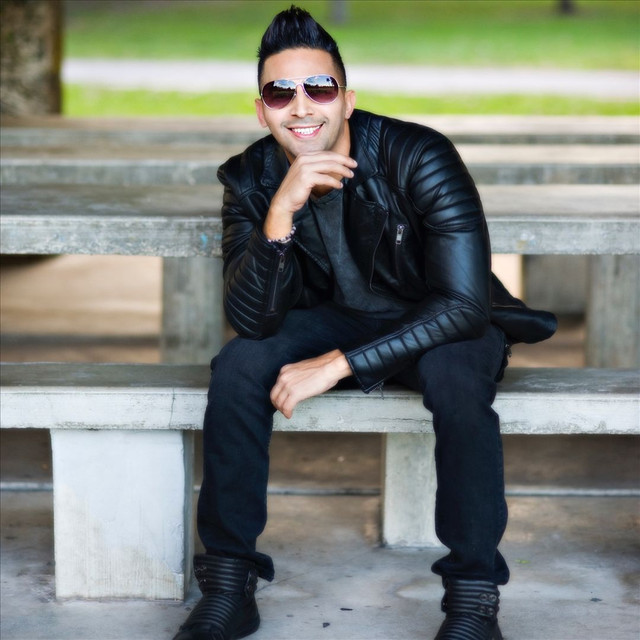 Charlie Cruz photo