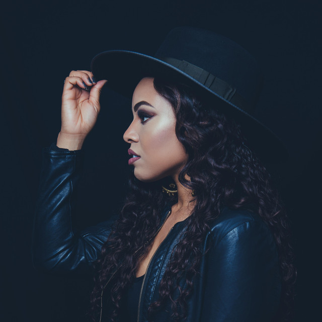 Lauren Henderson photo