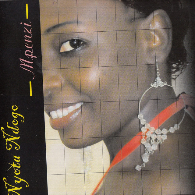 Nyota Ndogo Photo