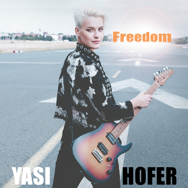 Yasi Hofer Photo