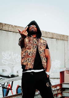L Loko Photo