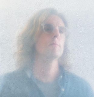 Carl Broemel Photo