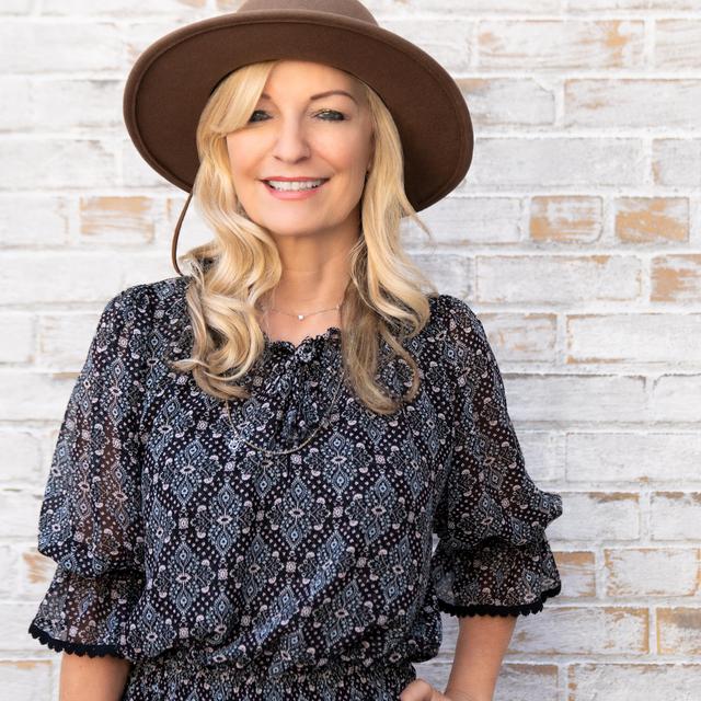 Lisa Hilton photo
