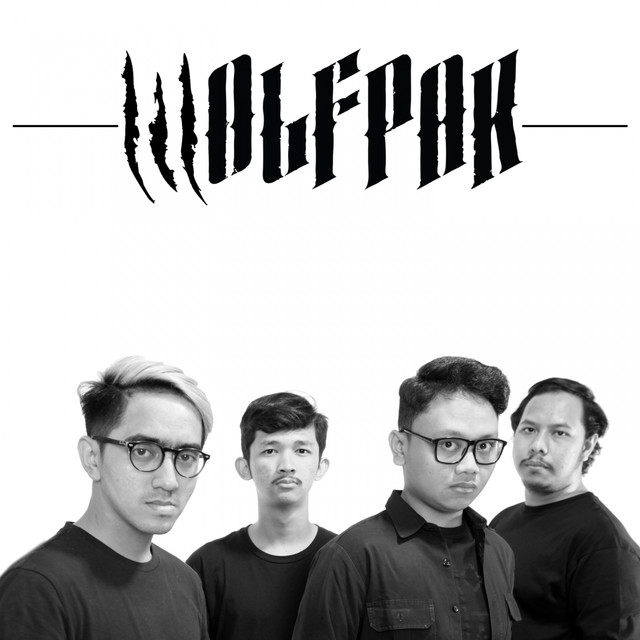 Wolfpak Photo