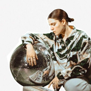 Claire Faravarjoo Photo