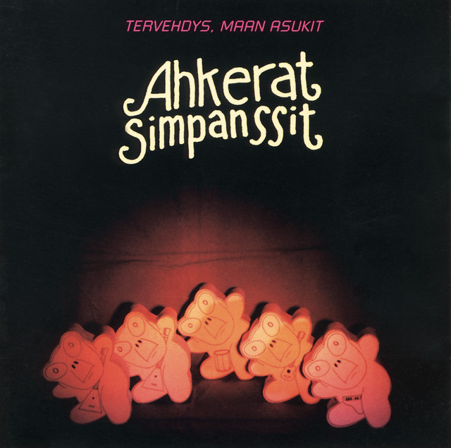 Ahkerat Simpanssit Photo