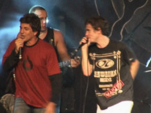 A Dois Passos Do Paraíso (Ao Vivo Em São Paulo / 2005) cover art