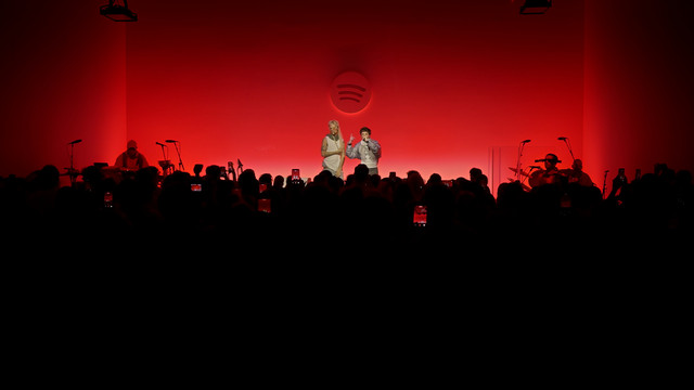 Muero (Live) | Presented by Spotify cover art