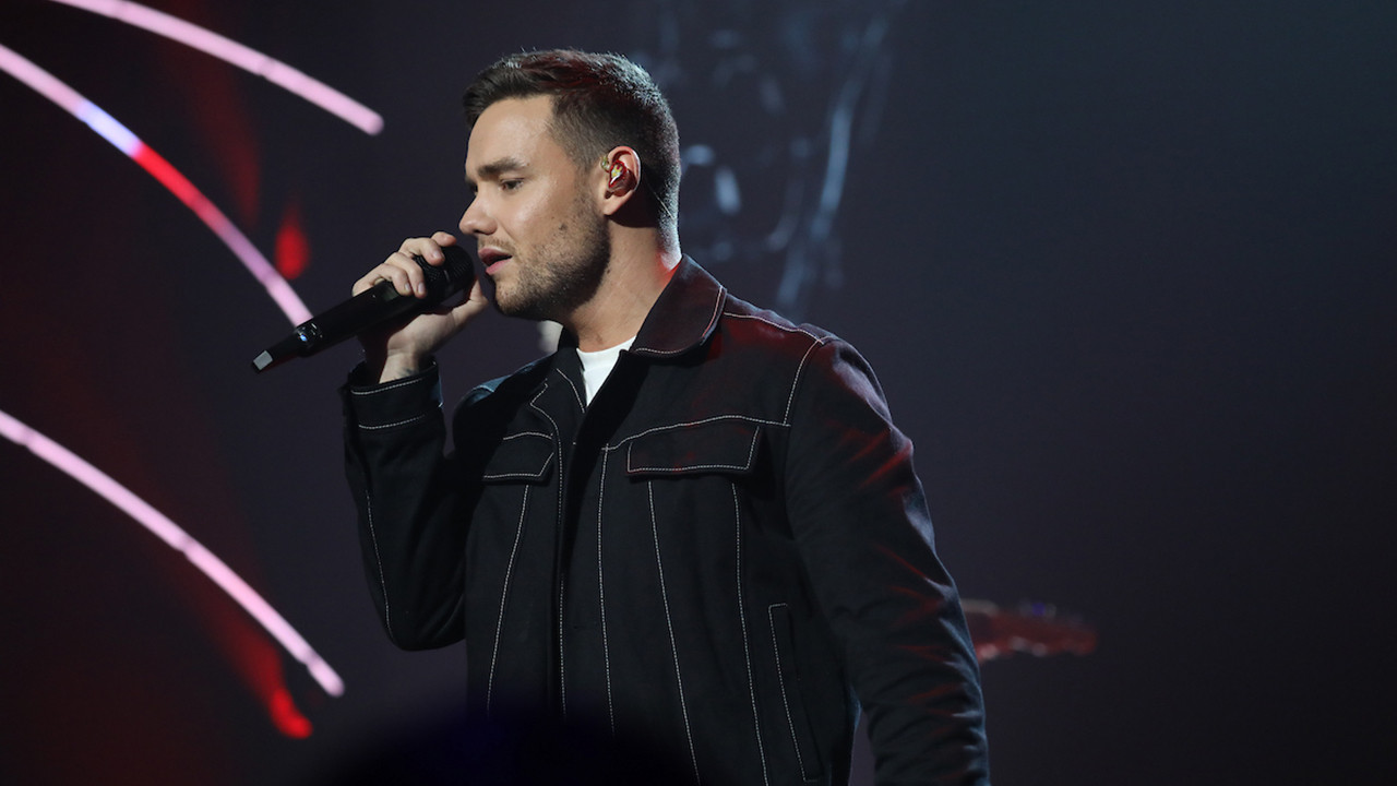 Live Forever - The BRITs Are Coming Performance