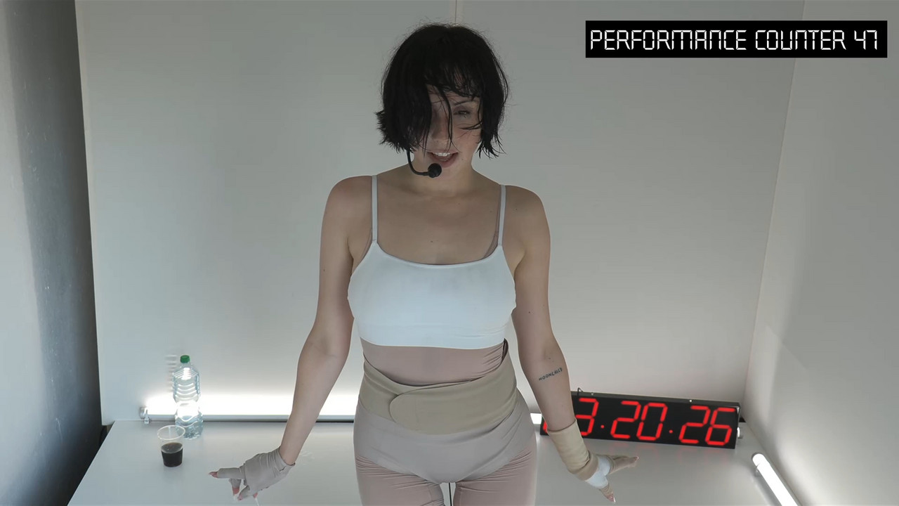 Haut an Haut (Schaufenster Performance)
