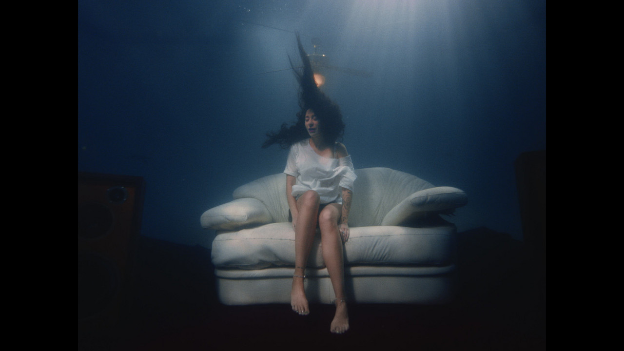 Capa de Deep End - Julia Wolf