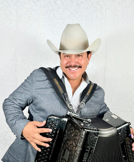 Luis Sanchez y su Corazon Norteño poster