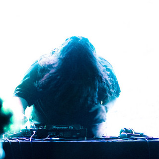 Forreign Photo