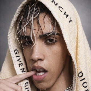 Theus oli artist photo