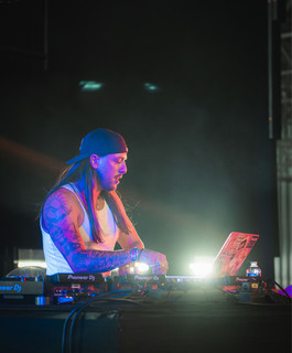 DJ LEWIS